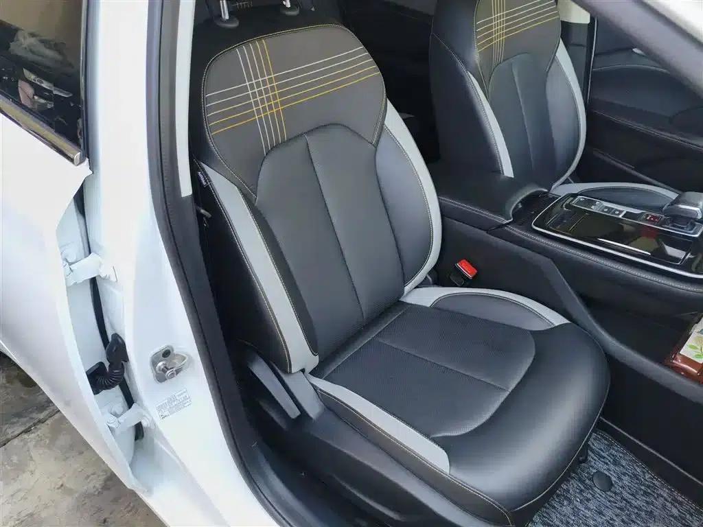 Roewe i6 MAX 2020 300TGI Automatic Cool Panoramic Sunroof Edition — миниатюра 25