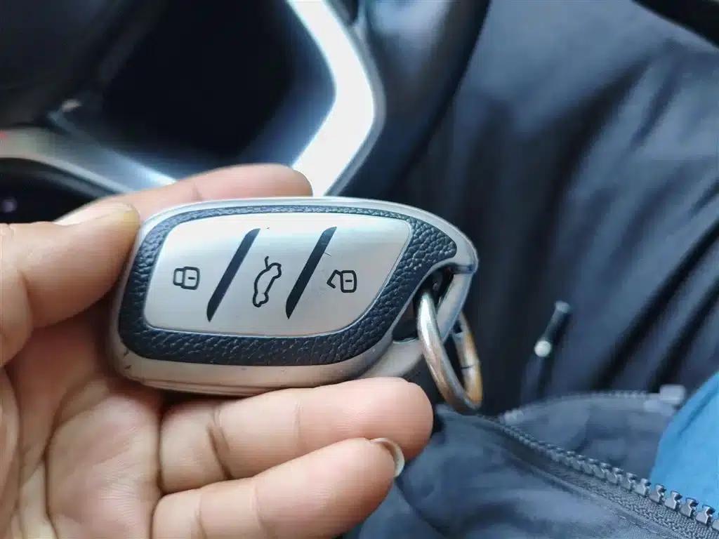 Roewe i6 MAX 2020 300TGI Automatic Cool Panoramic Sunroof Edition — миниатюра 9