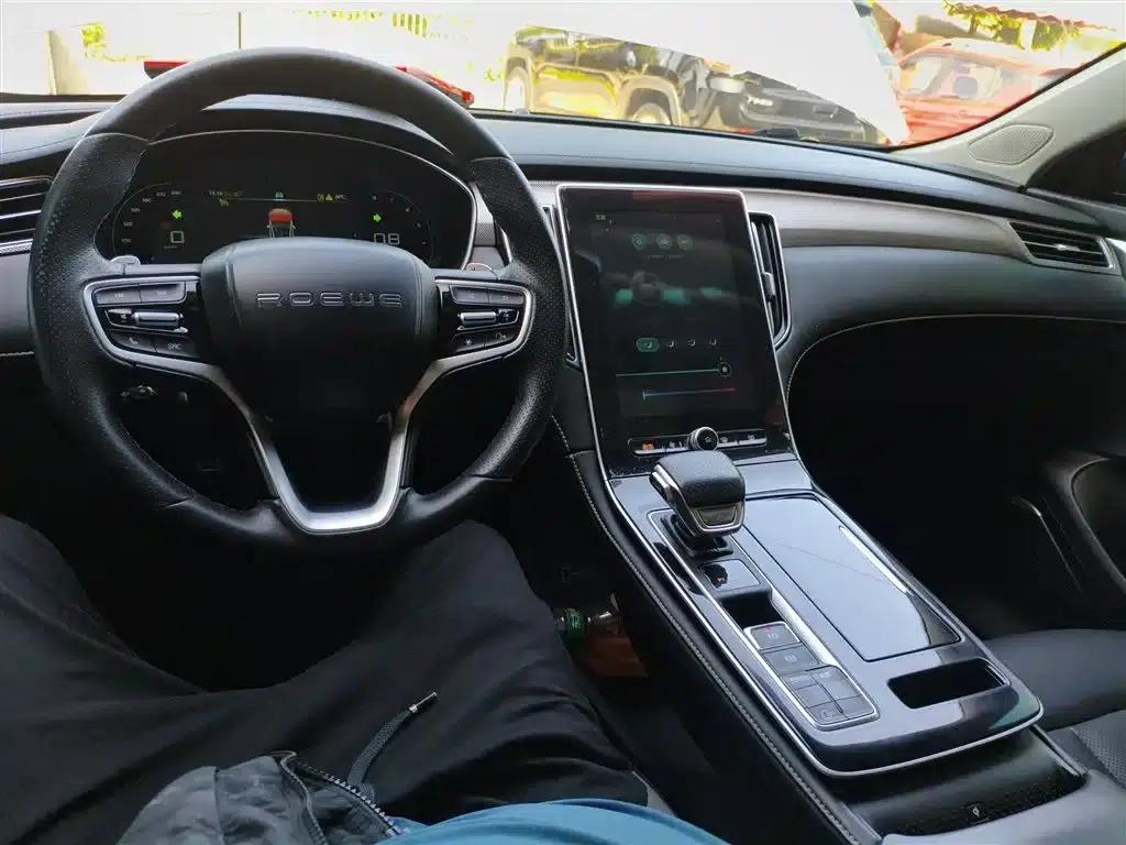 Roewe i6 MAX 2020 300TGI Automatic Cool Panoramic Sunroof Edition — миниатюра 10