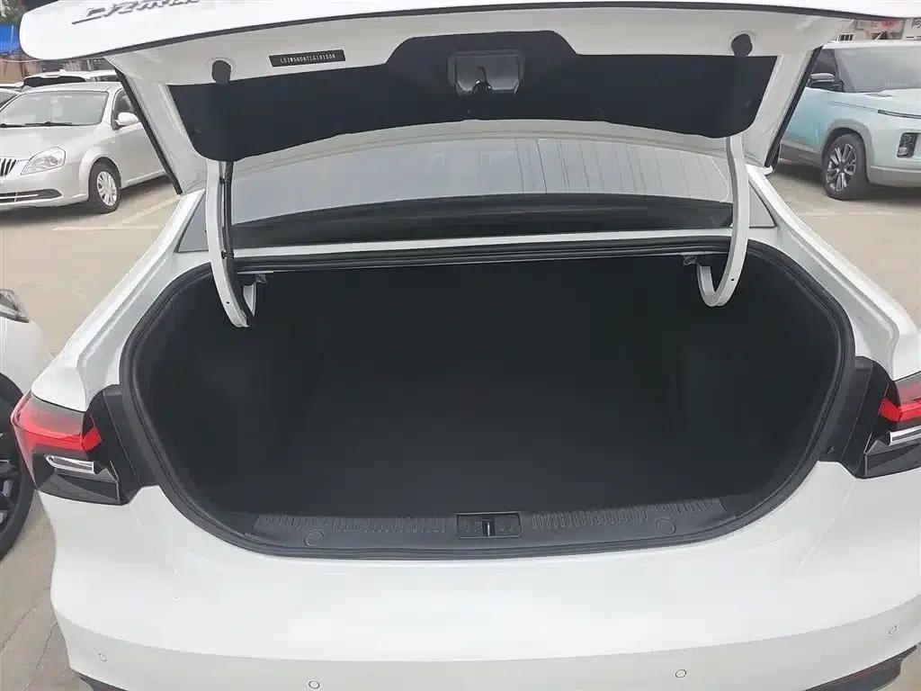 Roewe i6 MAX 2020 300TGI Automatic Cool and Intelligent Driving Edition — миниатюра 19
