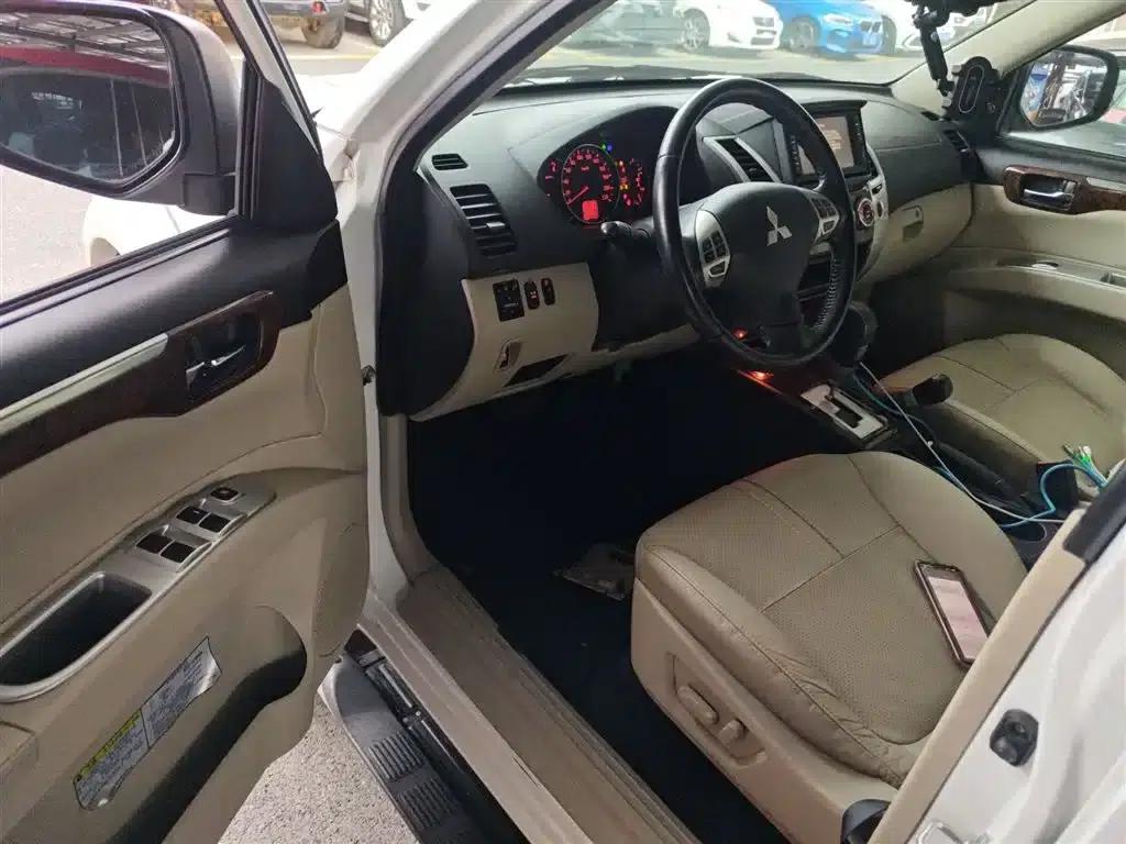 2013 Pajero Sport 3.0L Automatic 4WD Flagship Edition — миниатюра 12