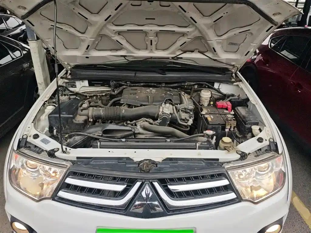 2013 Pajero Sport 3.0L Automatic 4WD Flagship Edition — миниатюра 16