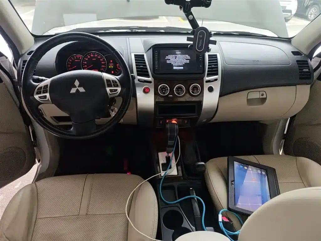 2013 Pajero Sport 3.0L Automatic 4WD Flagship Edition — миниатюра 6