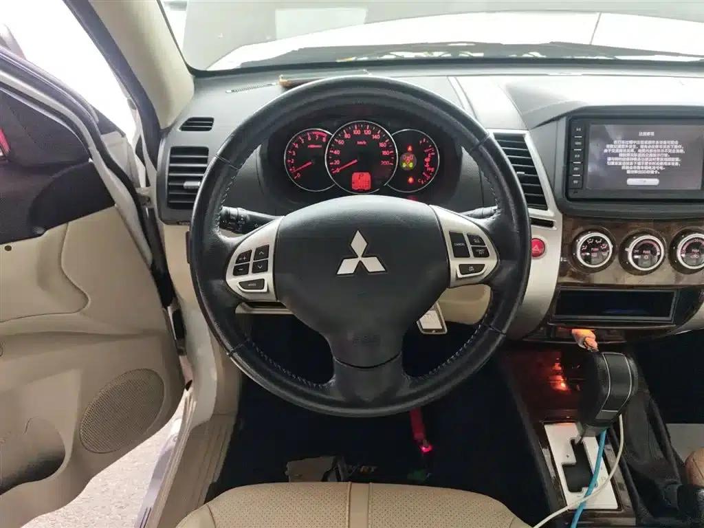 2013 Pajero Sport 3.0L Automatic 4WD Flagship Edition — миниатюра 7