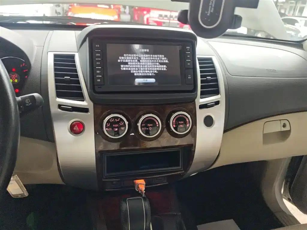 2013 Pajero Sport 3.0L Automatic 4WD Flagship Edition — миниатюра 9