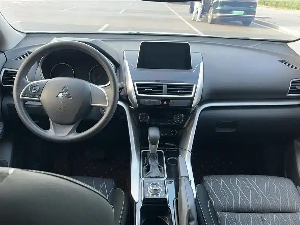 Eclipse Cross 2018 1.5T CVT 2WD Fearless Edition — миниатюра 5