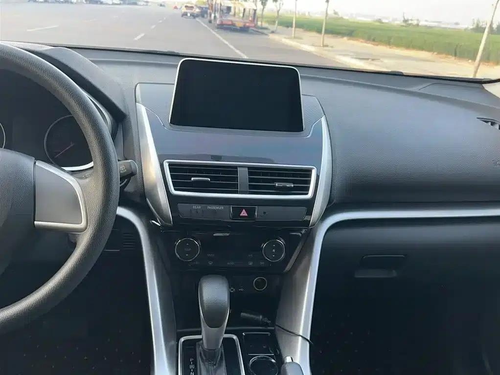 Eclipse Cross 2018 1.5T CVT 2WD Fearless Edition — миниатюра 9