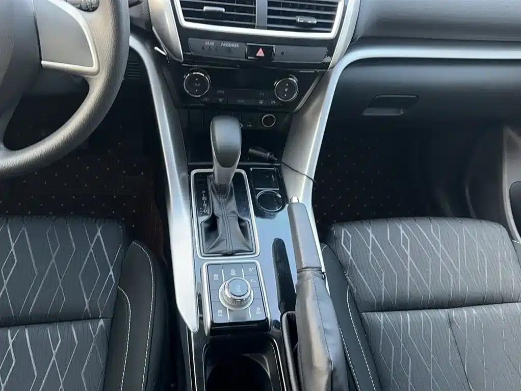 Eclipse Cross 2018 1.5T CVT 2WD Fearless Edition — миниатюра 10