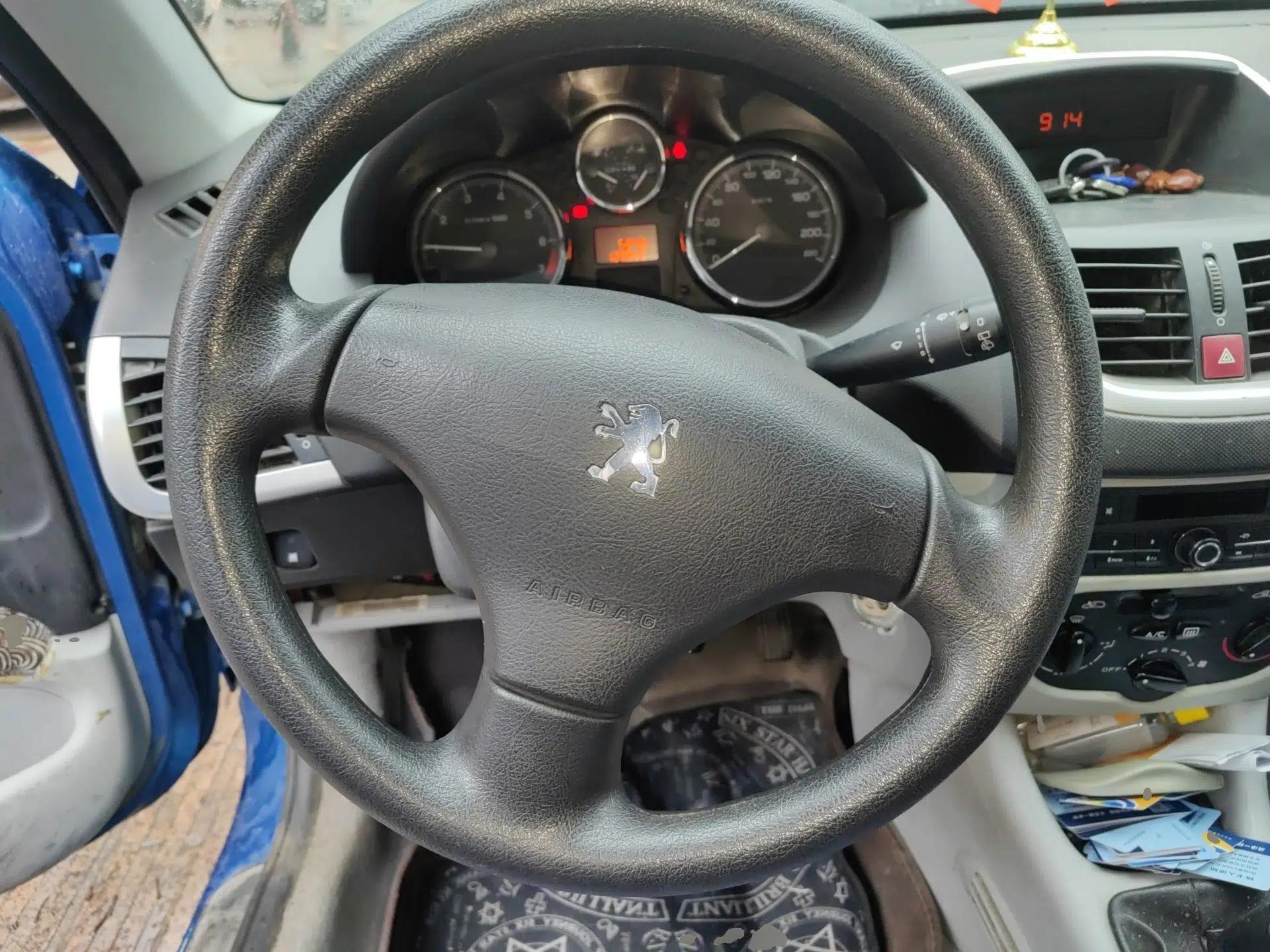 Peugeot 207 2011 Hatchback 1.4L Manual Yule Edition — миниатюра 11