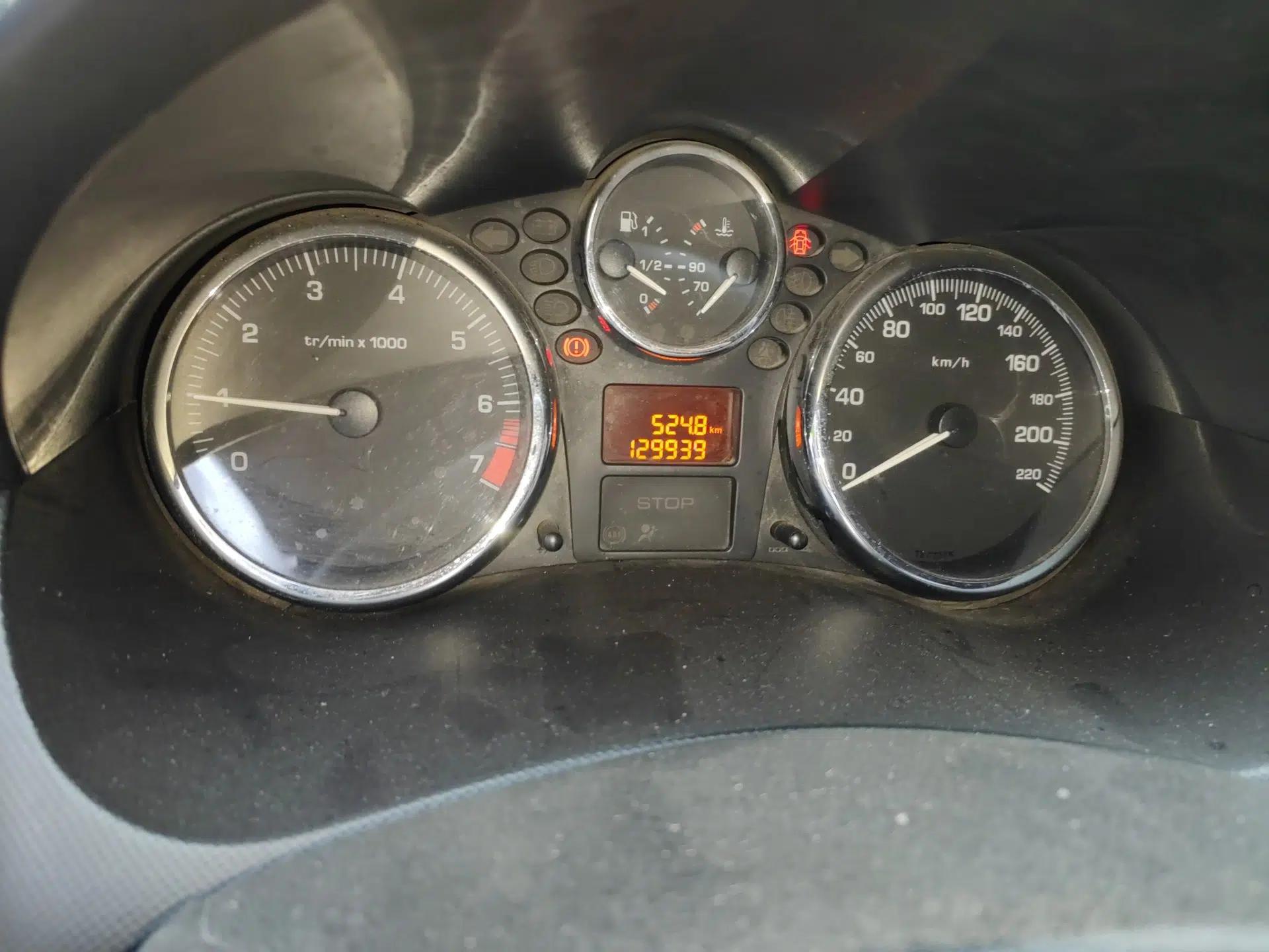 Peugeot 207 2011 Hatchback 1.4L Manual Yule Edition — миниатюра 12