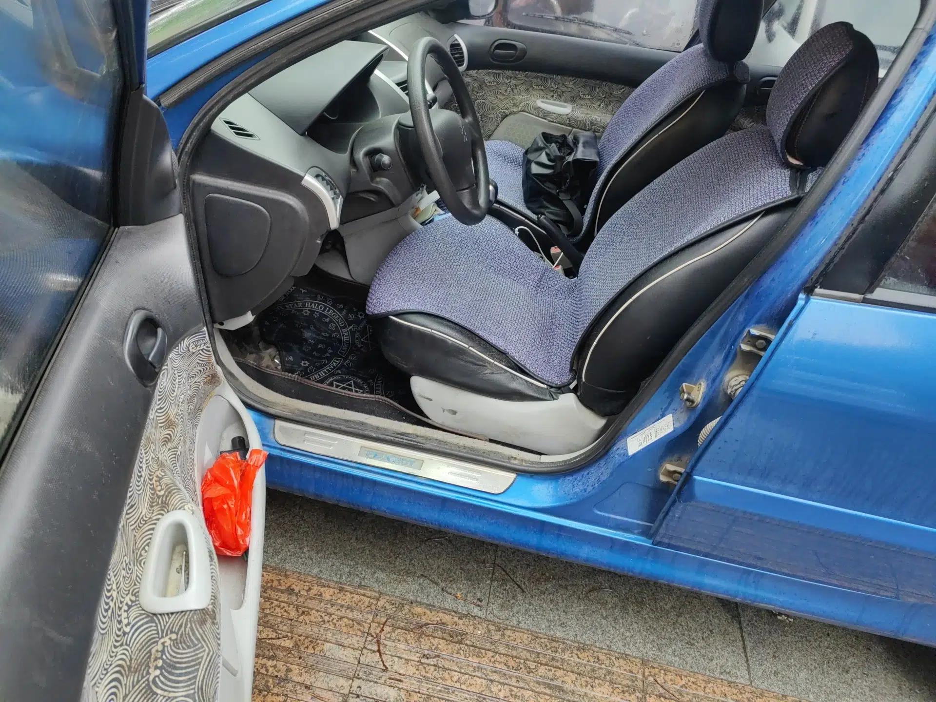 Peugeot 207 2011 Hatchback 1.4L Manual Yule Edition — миниатюра 17