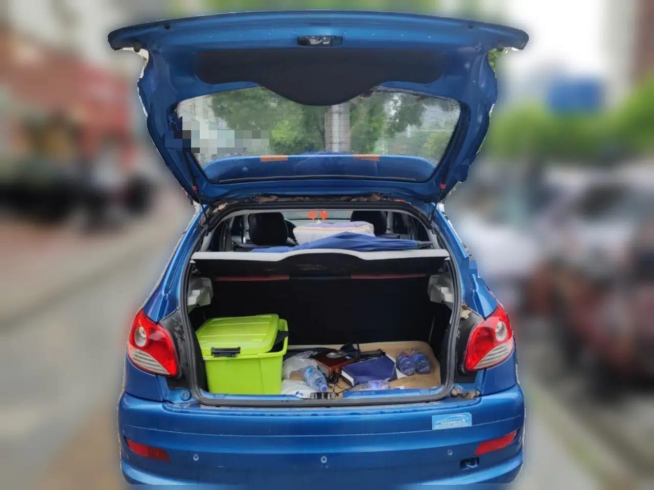 Peugeot 207 2011 Hatchback 1.4L Manual Yule Edition — миниатюра 20