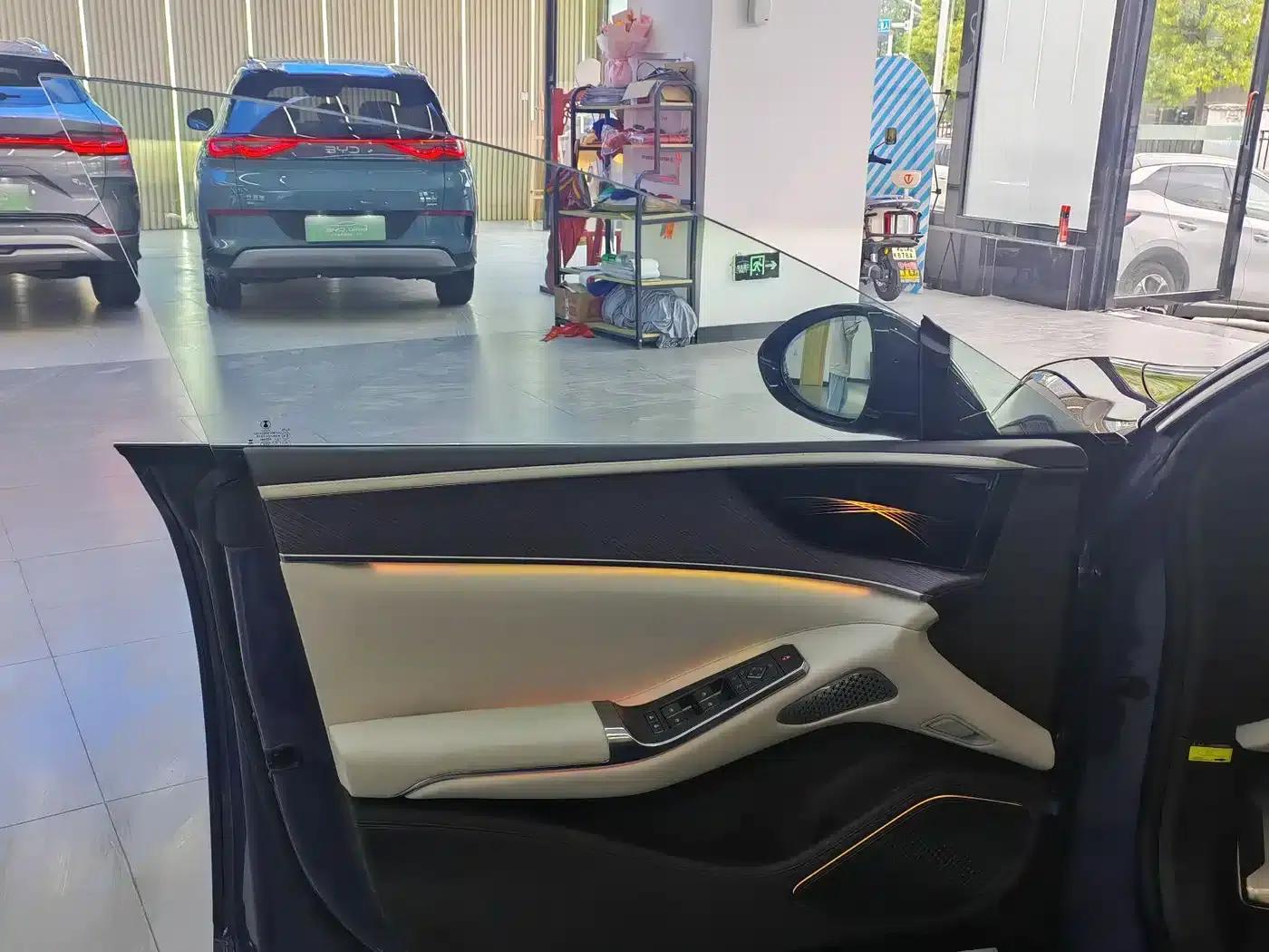 Denza Z9 2024 Model, 1100km Range, 4WD Ultra Edition — миниатюра 9
