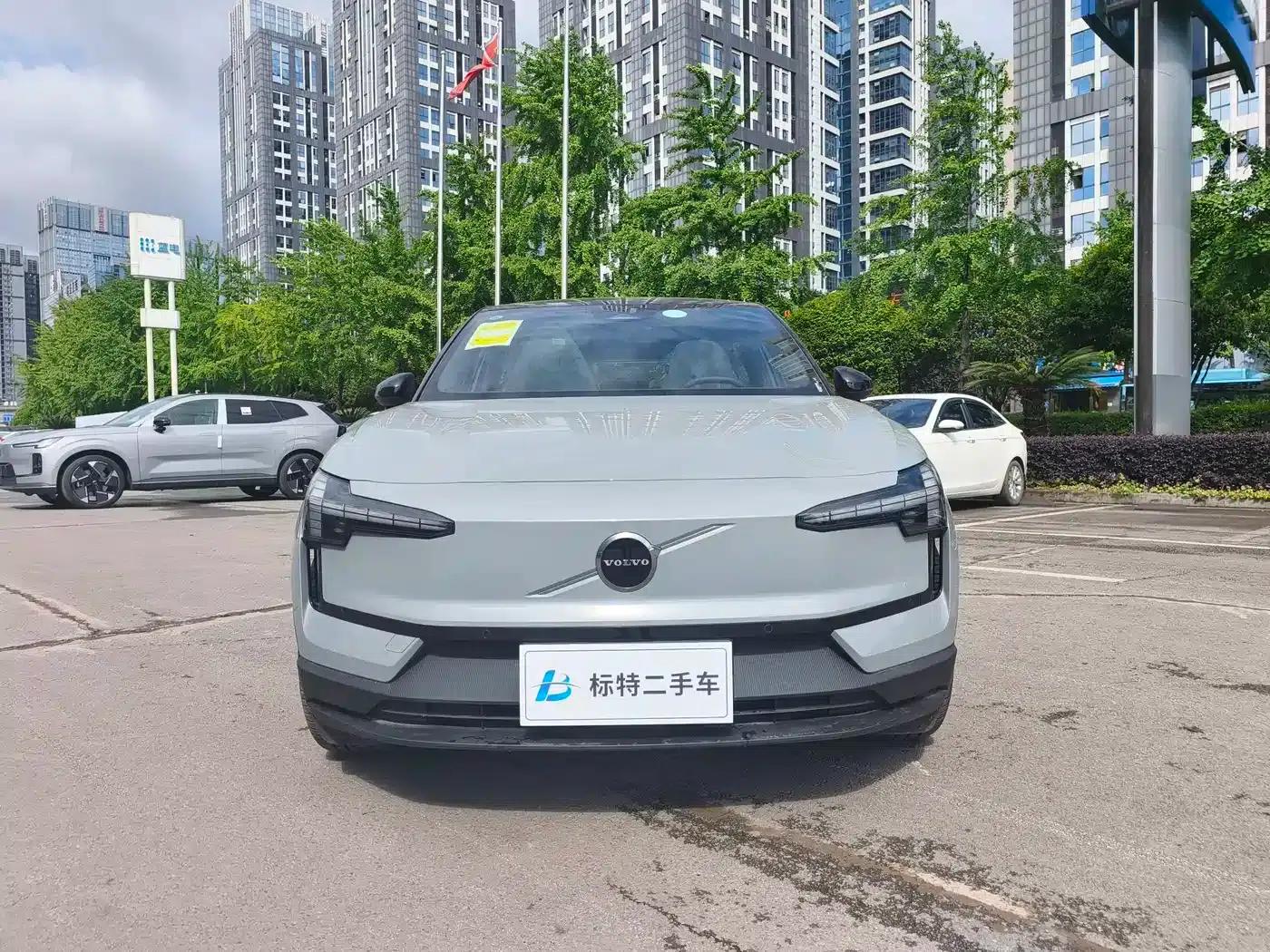 Volvo EX30 2025 Rear-Wheel Drive Long Range Plus — миниатюра 3