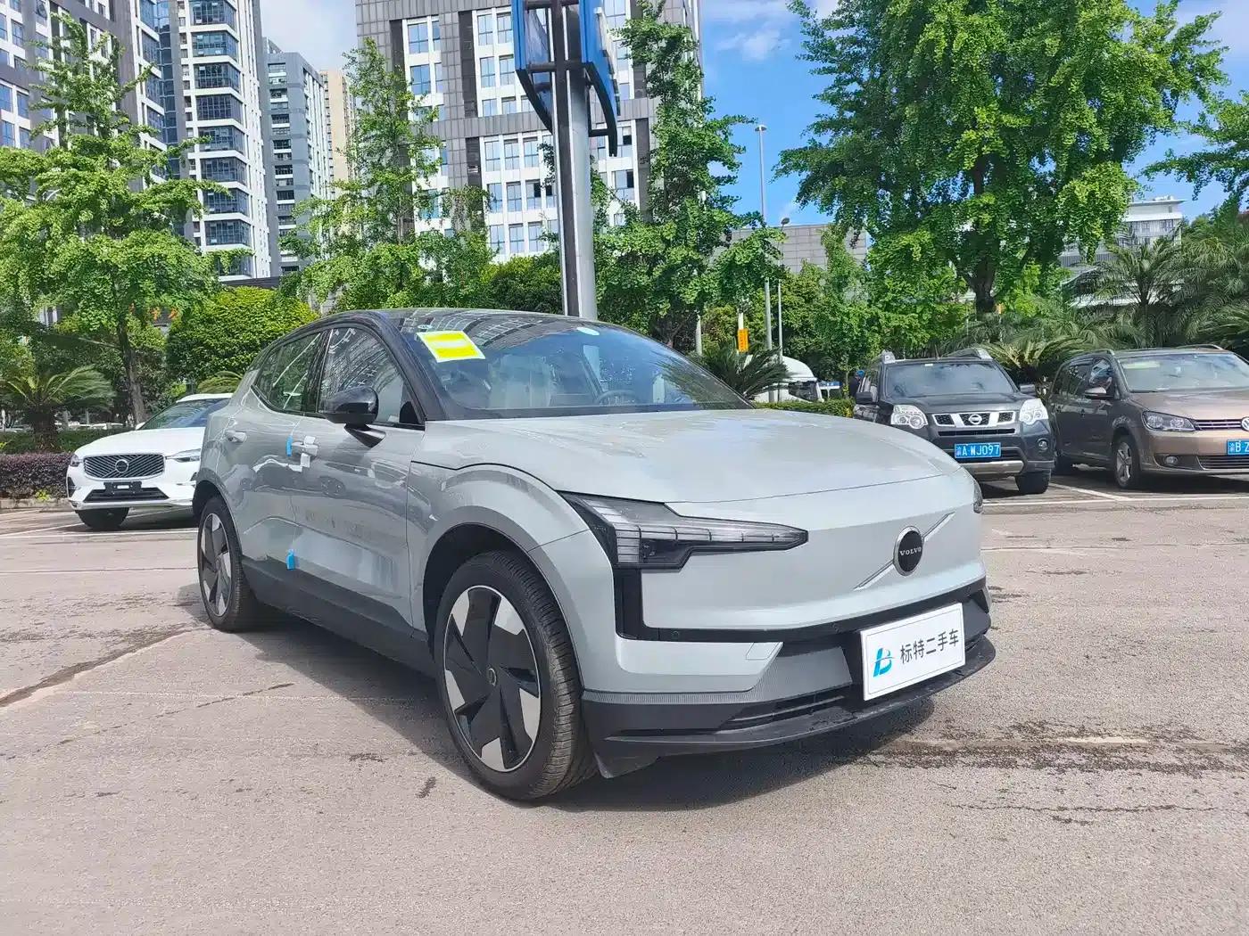 Volvo EX30 2025 Rear-Wheel Drive Long Range Plus — миниатюра 4