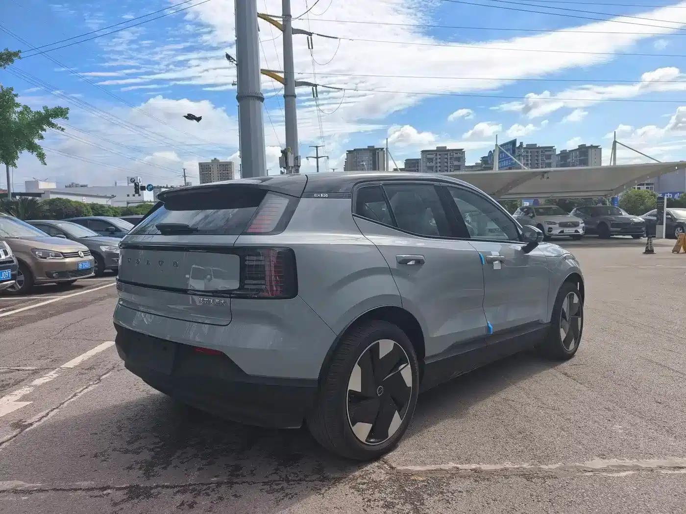 Volvo EX30 2025 Rear-Wheel Drive Long Range Plus — миниатюра 6