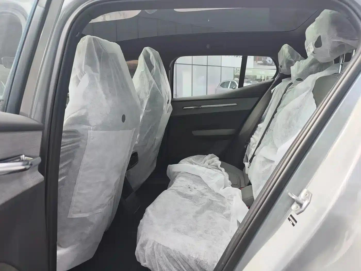 Volvo EX30 2025 Rear-Wheel Drive Long Range Plus — миниатюра 10
