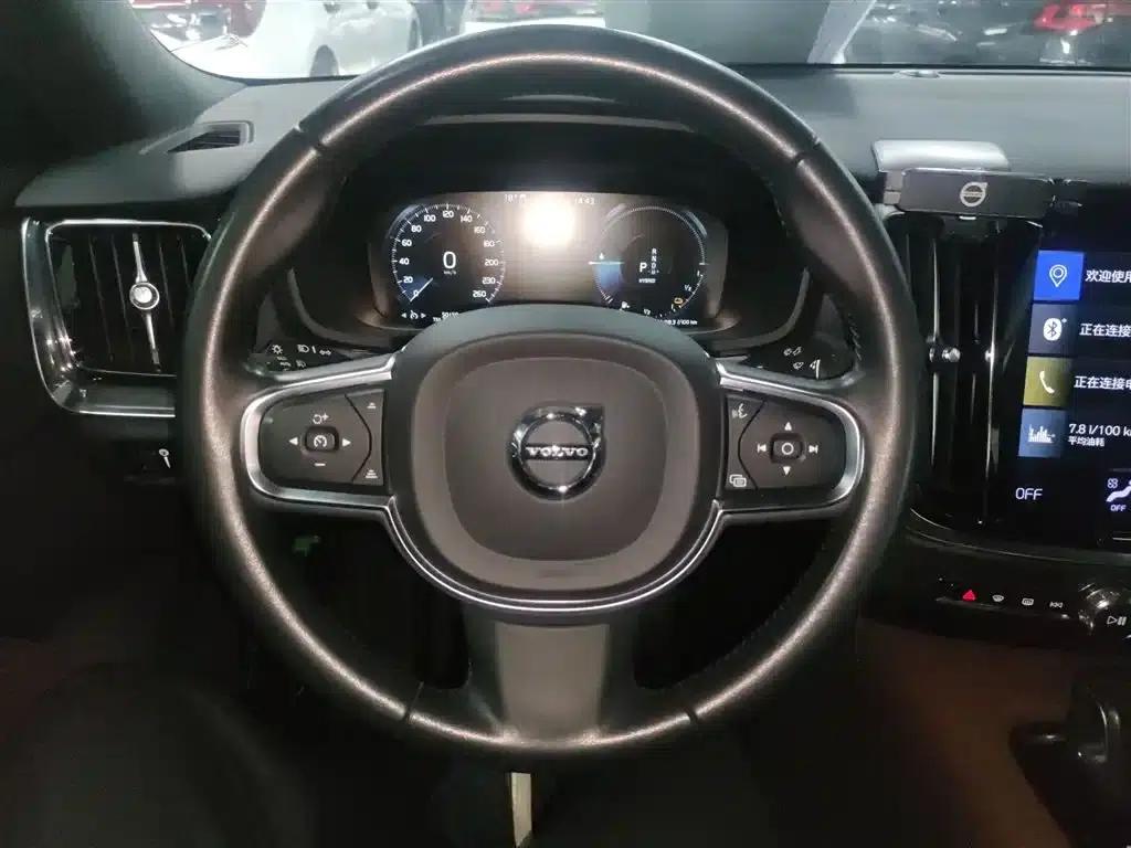 2021 Volvo S60 Plug-in Hybrid T8 E-Drive Hybrid AWD Inscription Luxury Edition — миниатюра 11