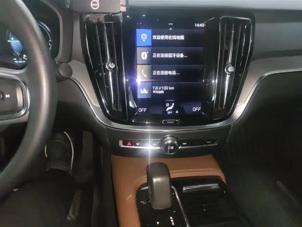 2021 Volvo S60 Plug-in Hybrid T8 E-Drive Hybrid AWD Inscription Luxury Edition — миниатюра 13
