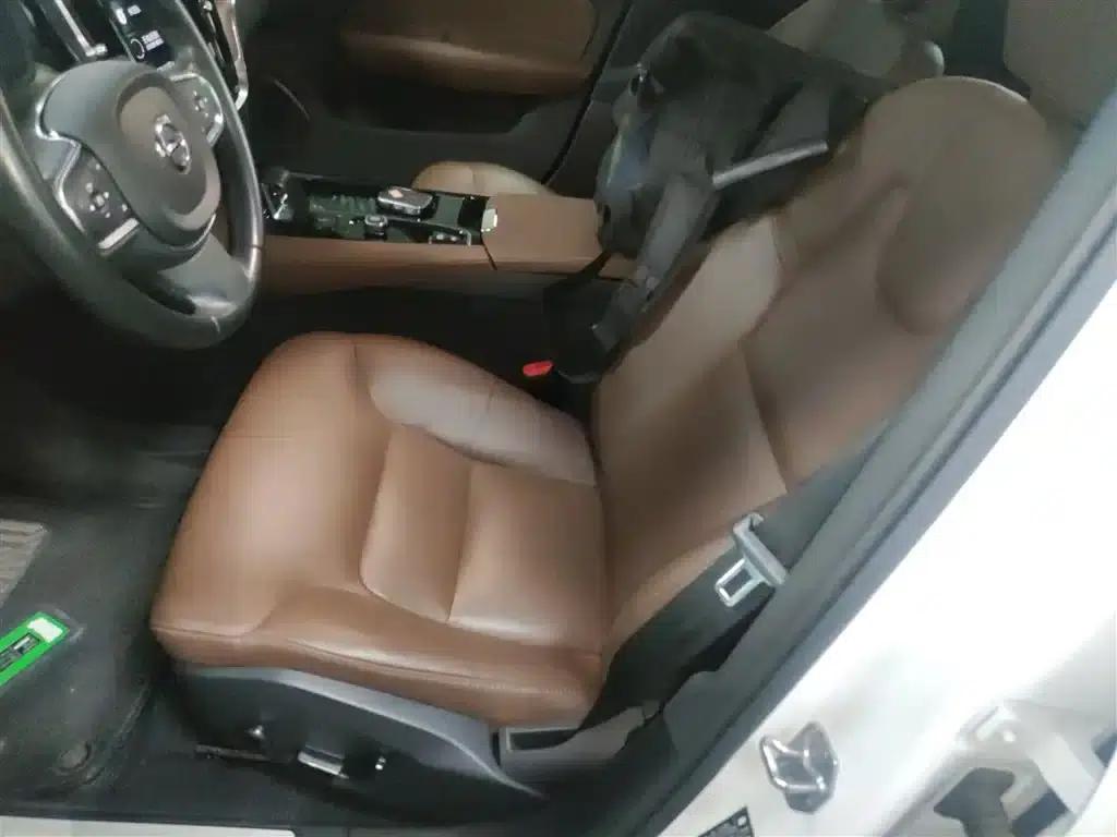 2021 Volvo S60 Plug-in Hybrid T8 E-Drive Hybrid AWD Inscription Luxury Edition — миниатюра 15
