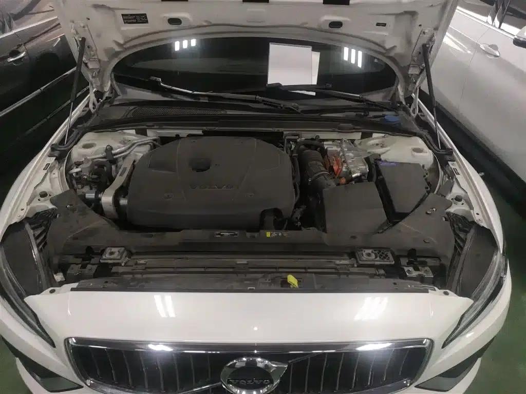 2021 Volvo S60 Plug-in Hybrid T8 E-Drive Hybrid AWD Inscription Luxury Edition — миниатюра 20