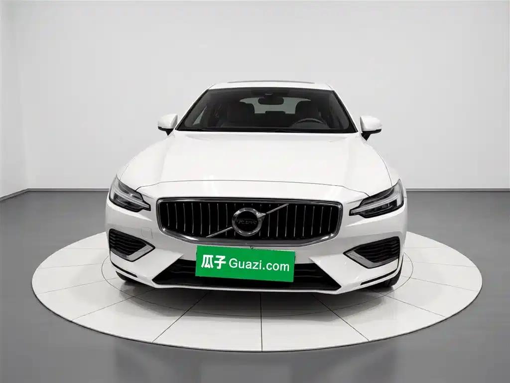 2021 Volvo S60 Plug-in Hybrid T8 E-Drive Hybrid AWD Inscription Luxury Edition — миниатюра 3