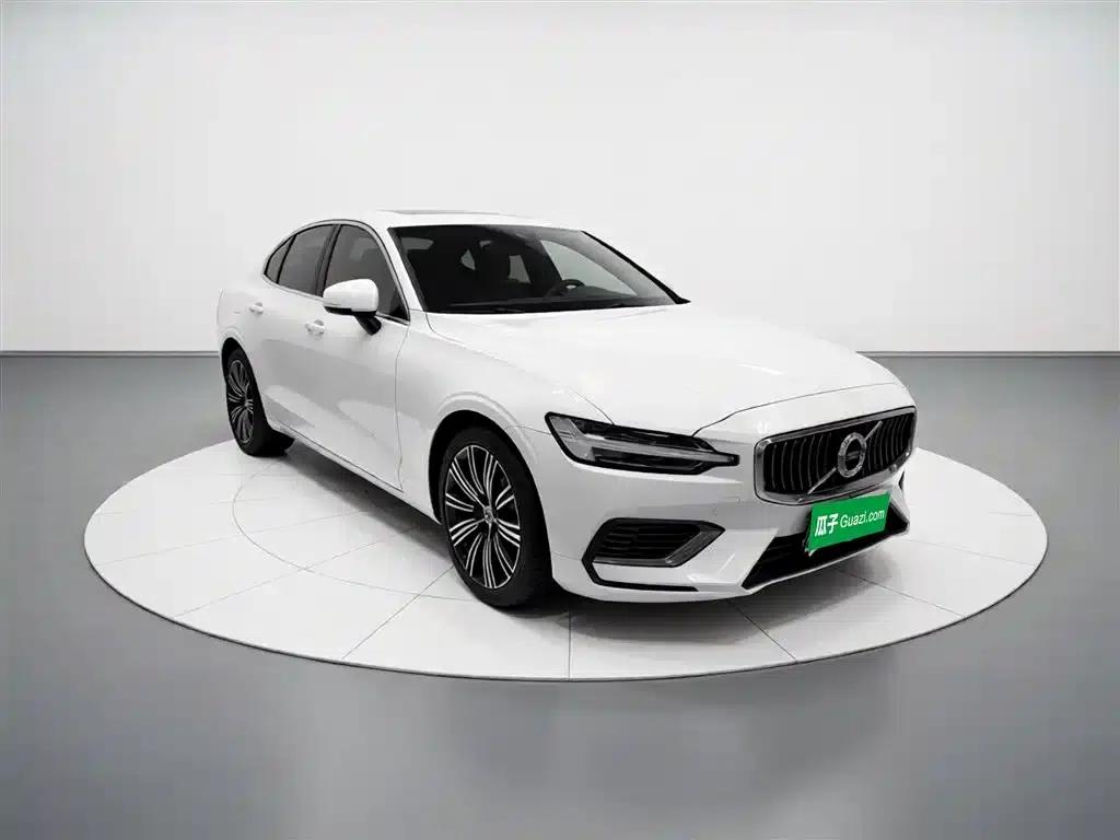 2021 Volvo S60 Plug-in Hybrid T8 E-Drive Hybrid AWD Inscription Luxury Edition — миниатюра 4