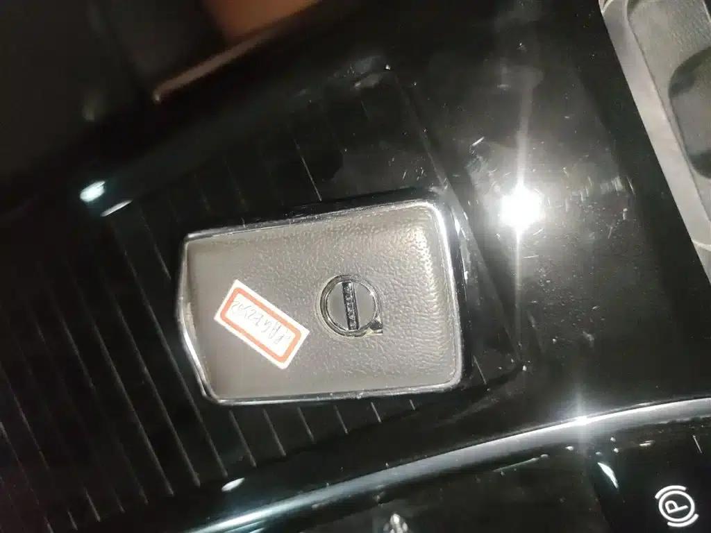 2021 Volvo S60 Plug-in Hybrid T8 E-Drive Hybrid AWD Inscription Luxury Edition — миниатюра 9