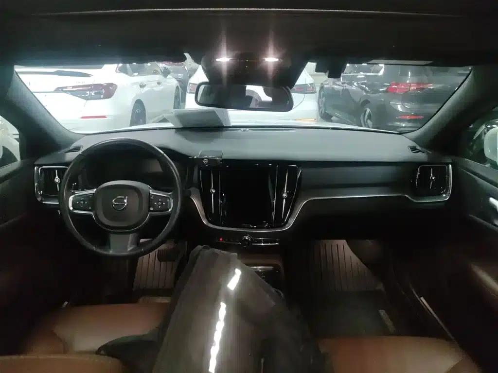 2021 Volvo S60 Plug-in Hybrid T8 E-Drive Hybrid AWD Inscription Luxury Edition — миниатюра 10
