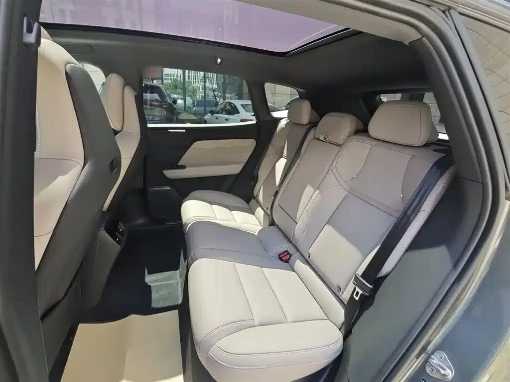 2026 Volvo XC70 Plug-in Hybrid, All-Wheel Drive, Ultra Range — миниатюра 13