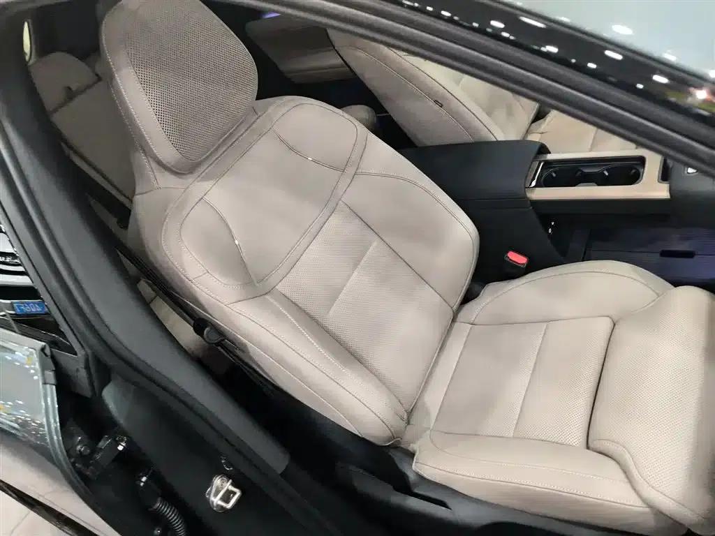 2026 Volvo XC70 Plug-in Hybrid, All-Wheel Drive, Ultra Range — миниатюра 17