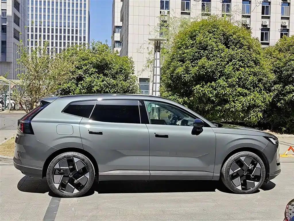 2026 Volvo XC70 Plug-in Hybrid, All-Wheel Drive, Ultra Range — миниатюра 22
