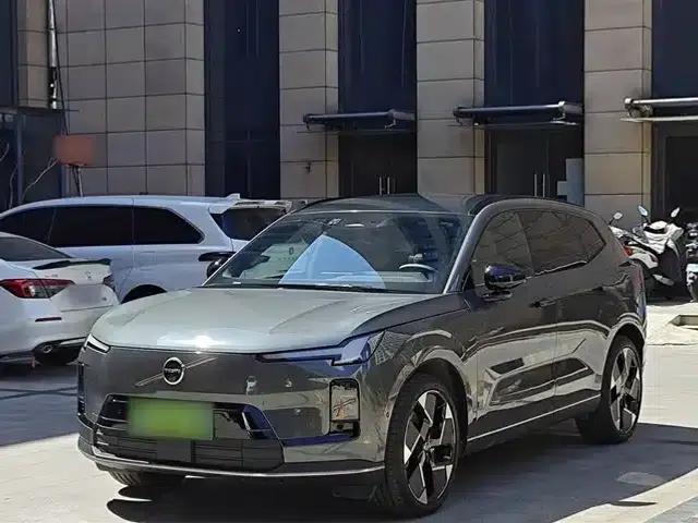 2026 Volvo XC70 Plug-in Hybrid, All-Wheel Drive, Ultra Range