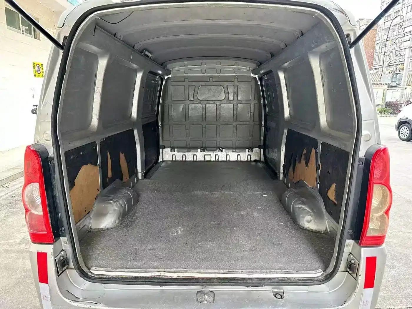Wuling EV50 2020 Pure Electric Van with Penghui Heated Battery — миниатюра 9