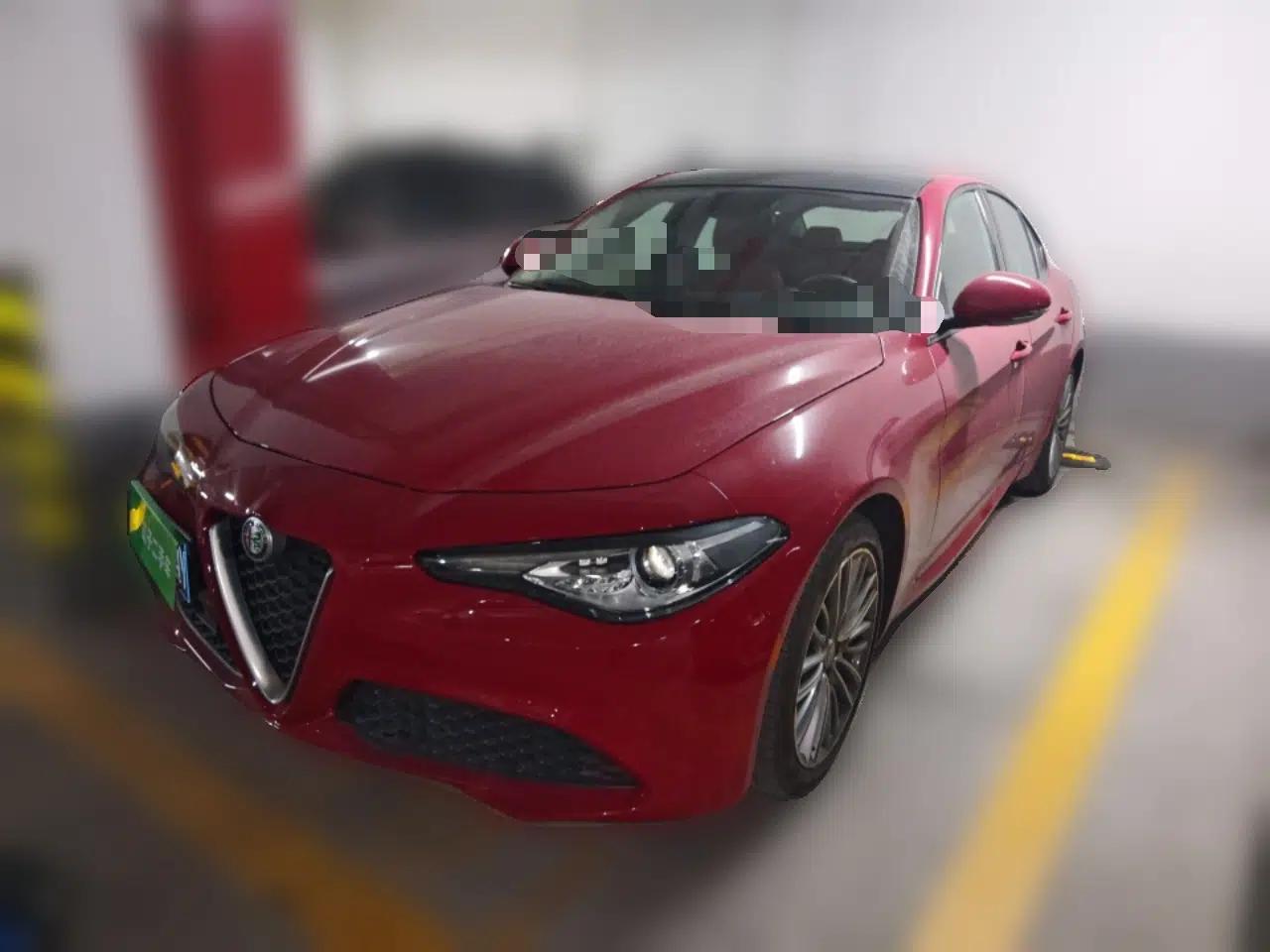 Alfa Romeo Giulia 2017 2.0T 200HP Luxury Edition — миниатюра 1