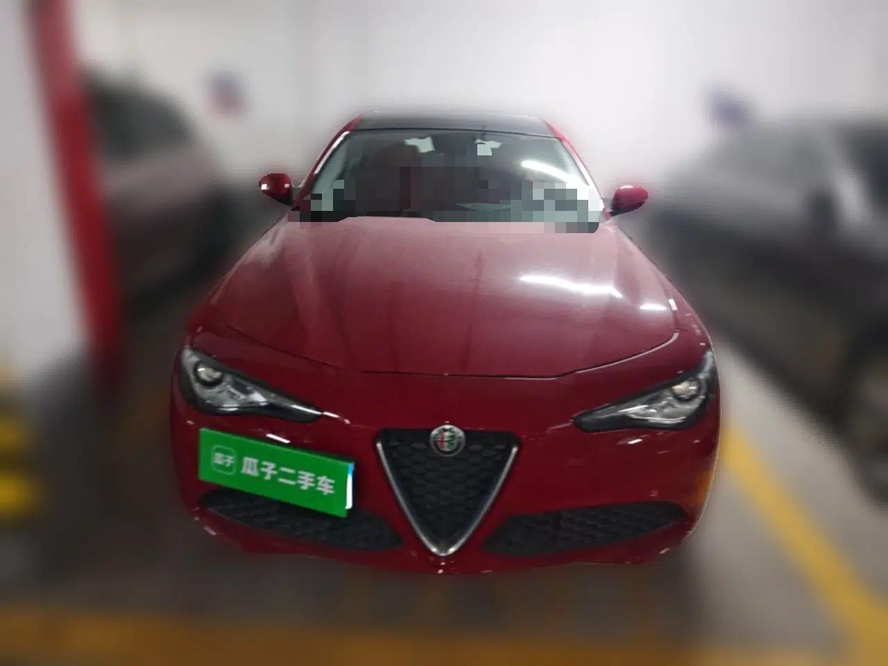 Alfa Romeo Giulia 2017 2.0T 200HP Luxury Edition — миниатюра 2