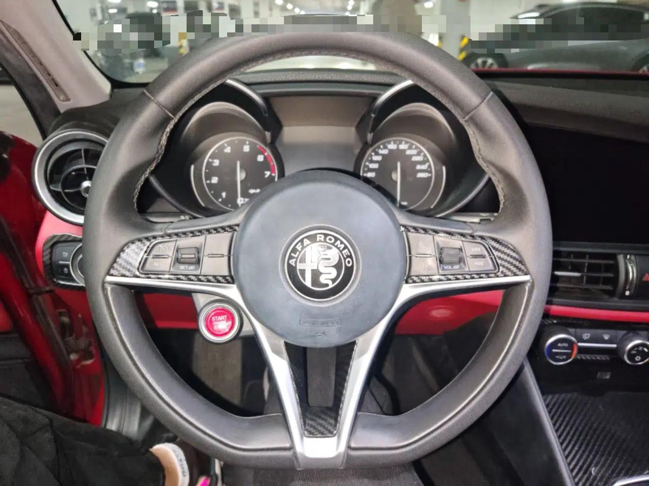 Alfa Romeo Giulia 2017 2.0T 200HP Luxury Edition — миниатюра 11