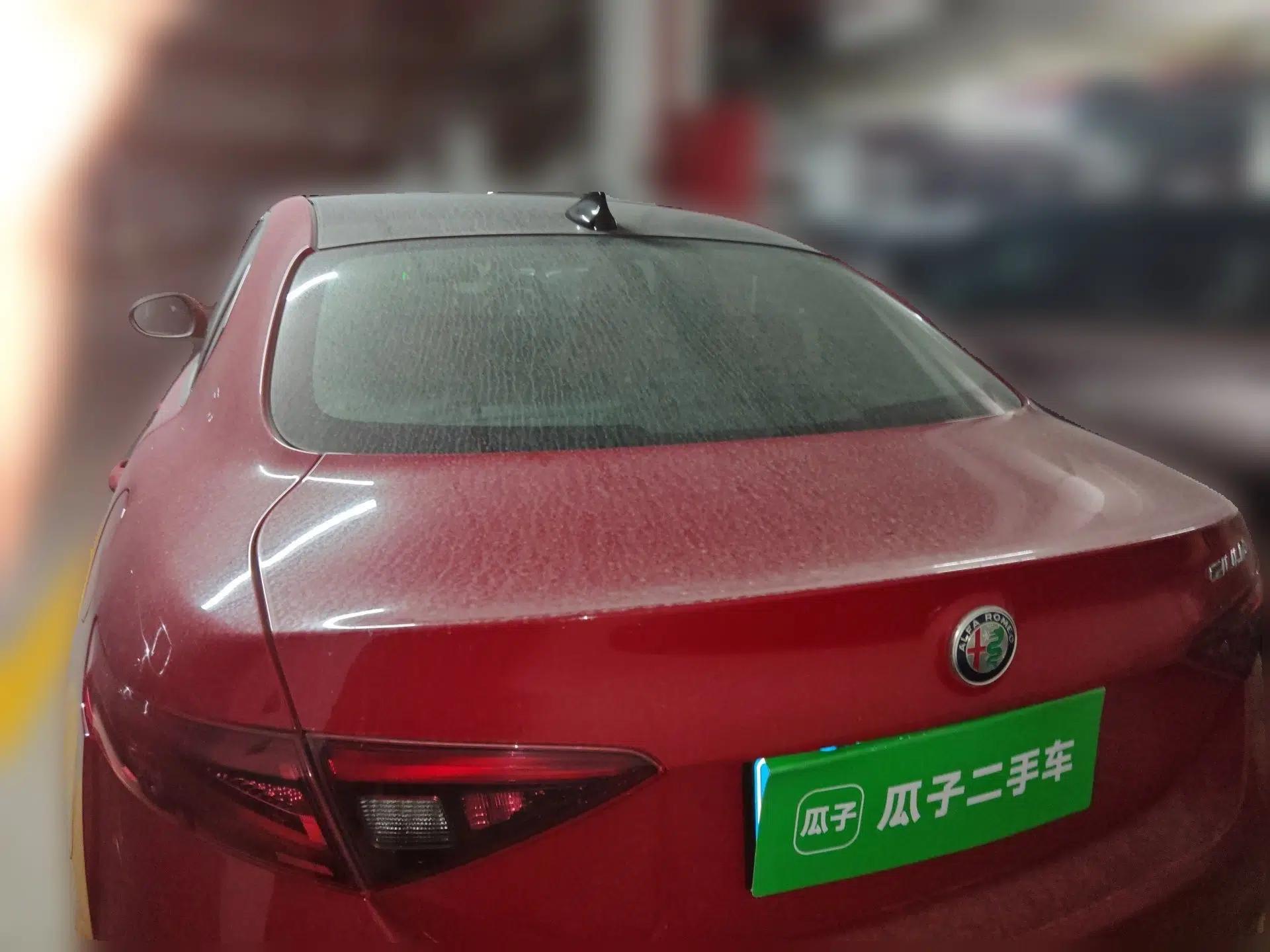 Alfa Romeo Giulia 2017 2.0T 200HP Luxury Edition — миниатюра 5