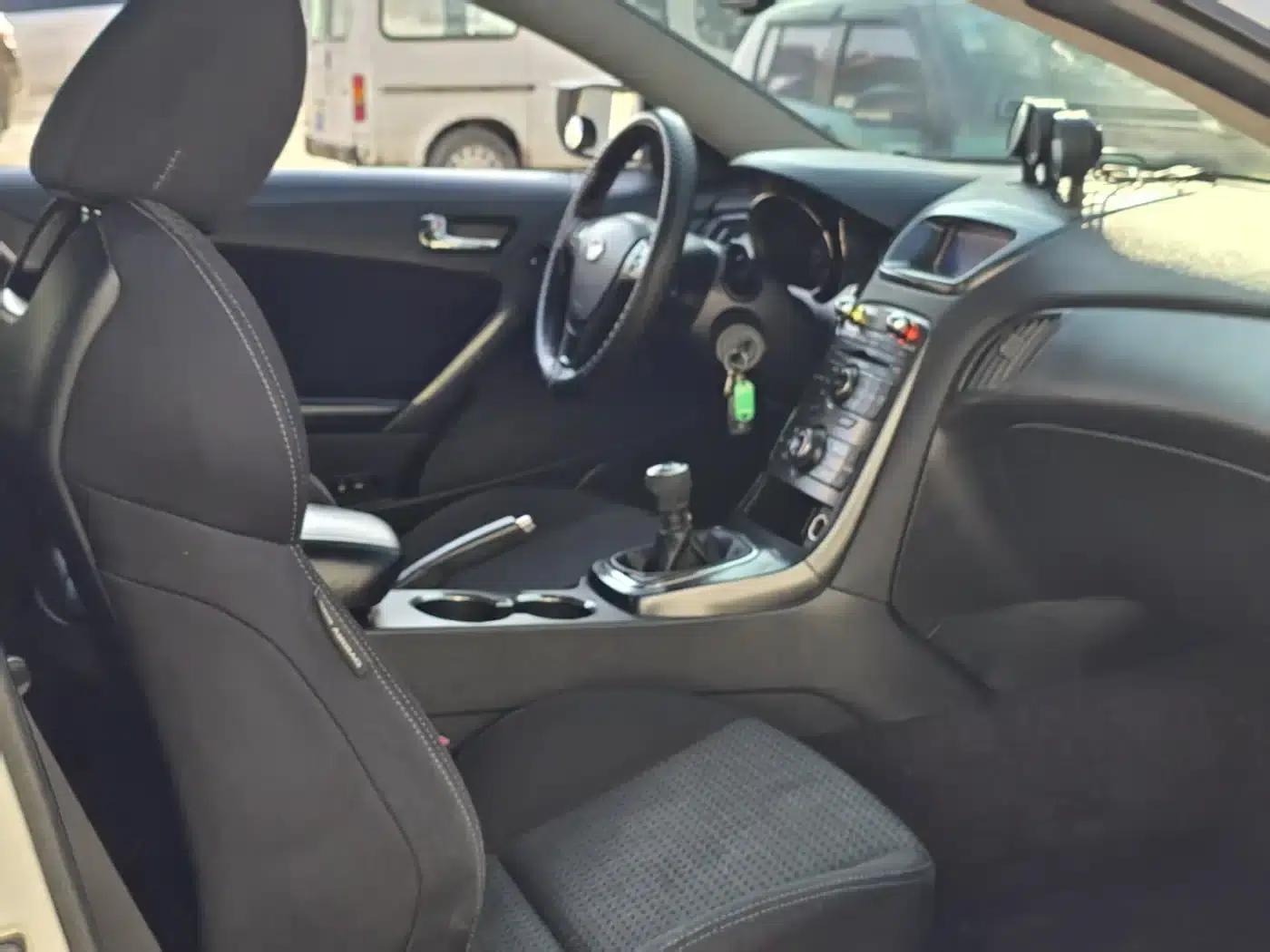 Genesis Coupe 2009 2.0T Manual Sport Edition — миниатюра 14