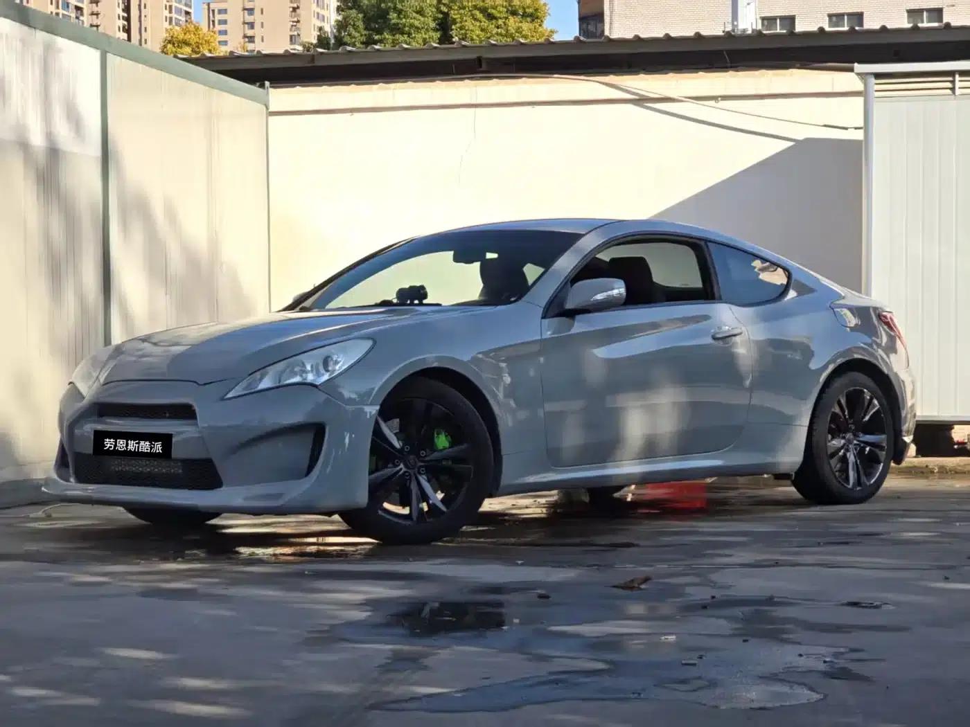 Genesis Coupe 2009 2.0T Manual Sport Edition — миниатюра 3