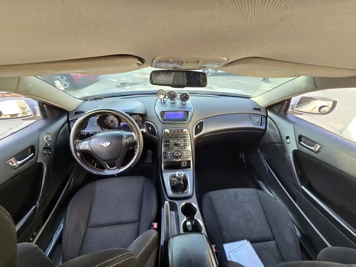 Genesis Coupe 2009 2.0T Manual Sport Edition — миниатюра 8