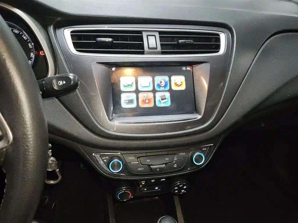 Chevrolet Aveo RV 2016 1.5L Automatic Fun Edition — миниатюра 13