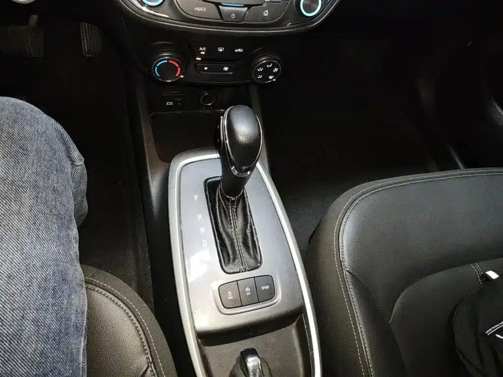 Chevrolet Aveo RV 2016 1.5L Automatic Fun Edition — миниатюра 14