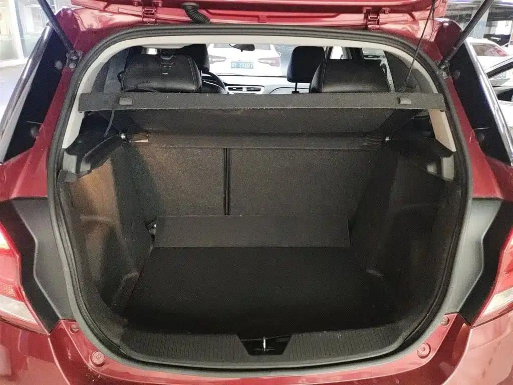Chevrolet Aveo RV 2016 1.5L Automatic Fun Edition — миниатюра 19