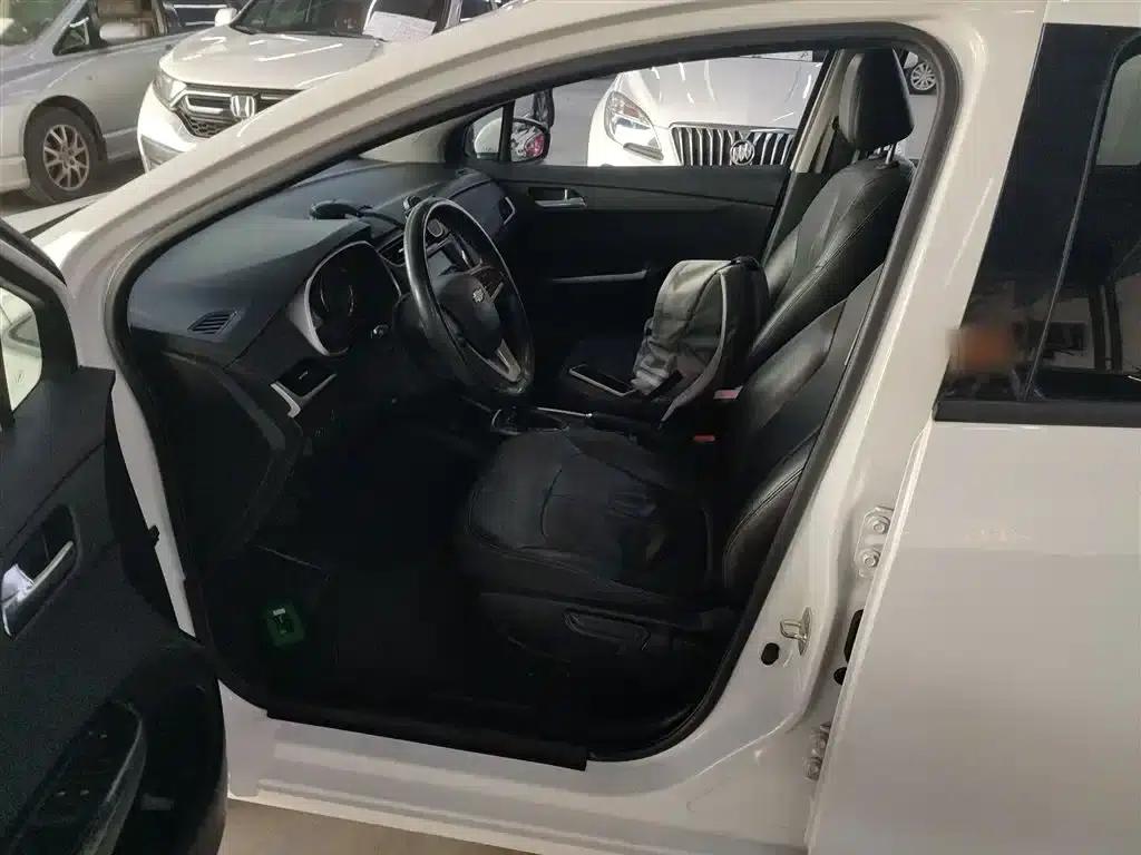 Chevrolet Aveo RV 2016 1.5L Automatic Fun Edition — миниатюра 11