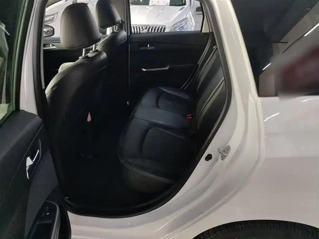Chevrolet Aveo RV 2016 1.5L Automatic Fun Edition — миниатюра 13