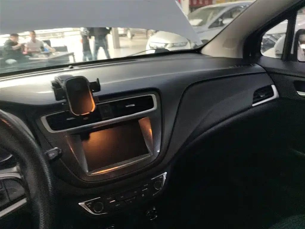 Chevrolet Aveo RV 2016 1.5L Automatic Fun Edition — миниатюра 6