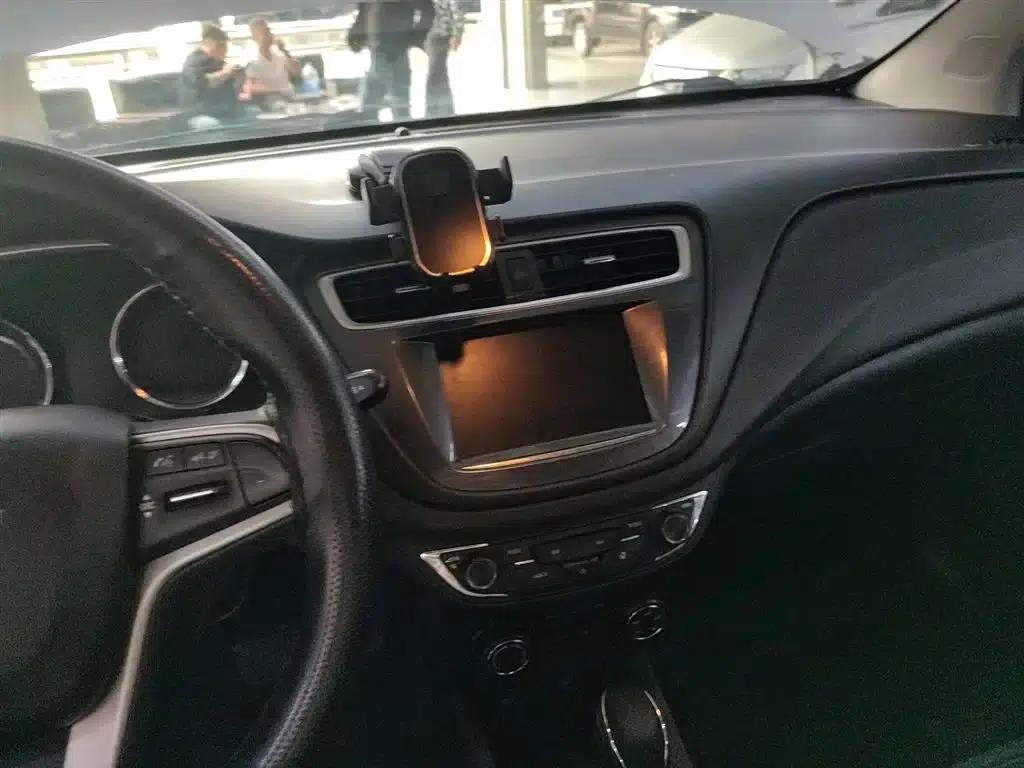 Chevrolet Aveo RV 2016 1.5L Automatic Fun Edition — миниатюра 9