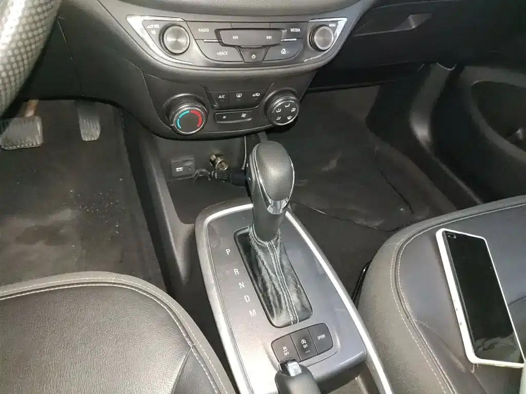 Chevrolet Aveo RV 2016 1.5L Automatic Fun Edition — миниатюра 10