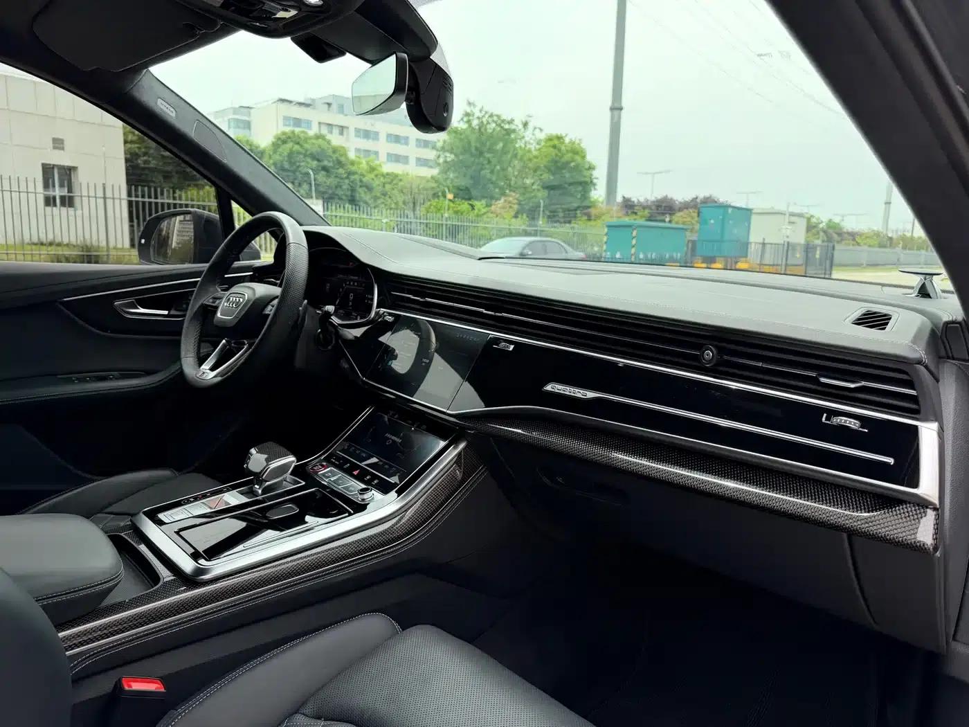 Audi SQ7 2024 4.0 TFSI Dark Knight Edition — миниатюра 11